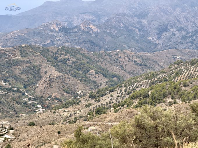 Terreno rústico con agua en Gelibra